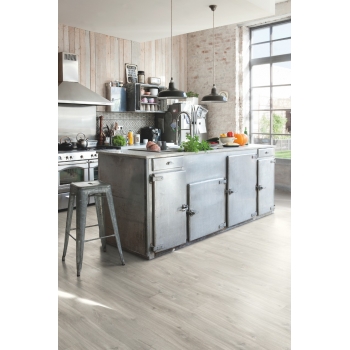 Panele winylowe Quick-Step Blos Base Dąb Canyon szary ze śladami cięcia piłą AVSPT40030